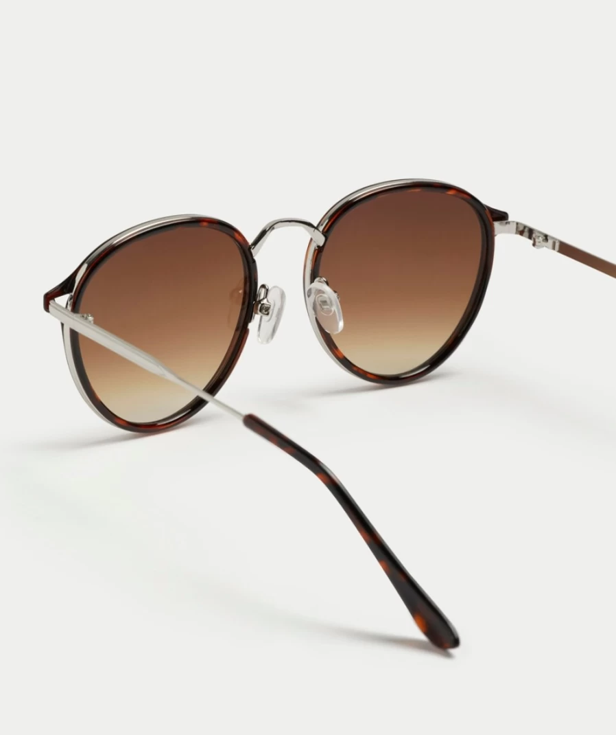 Sportsgirl Women's Eva Sunglasses in Tortoise Shell Color